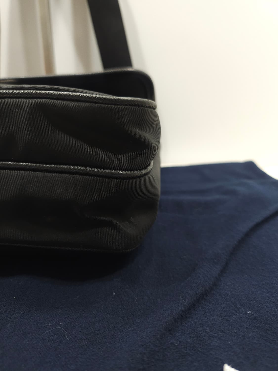 프라다 리나일론 및 사피아노 가죽 숄더백 상품이미지6