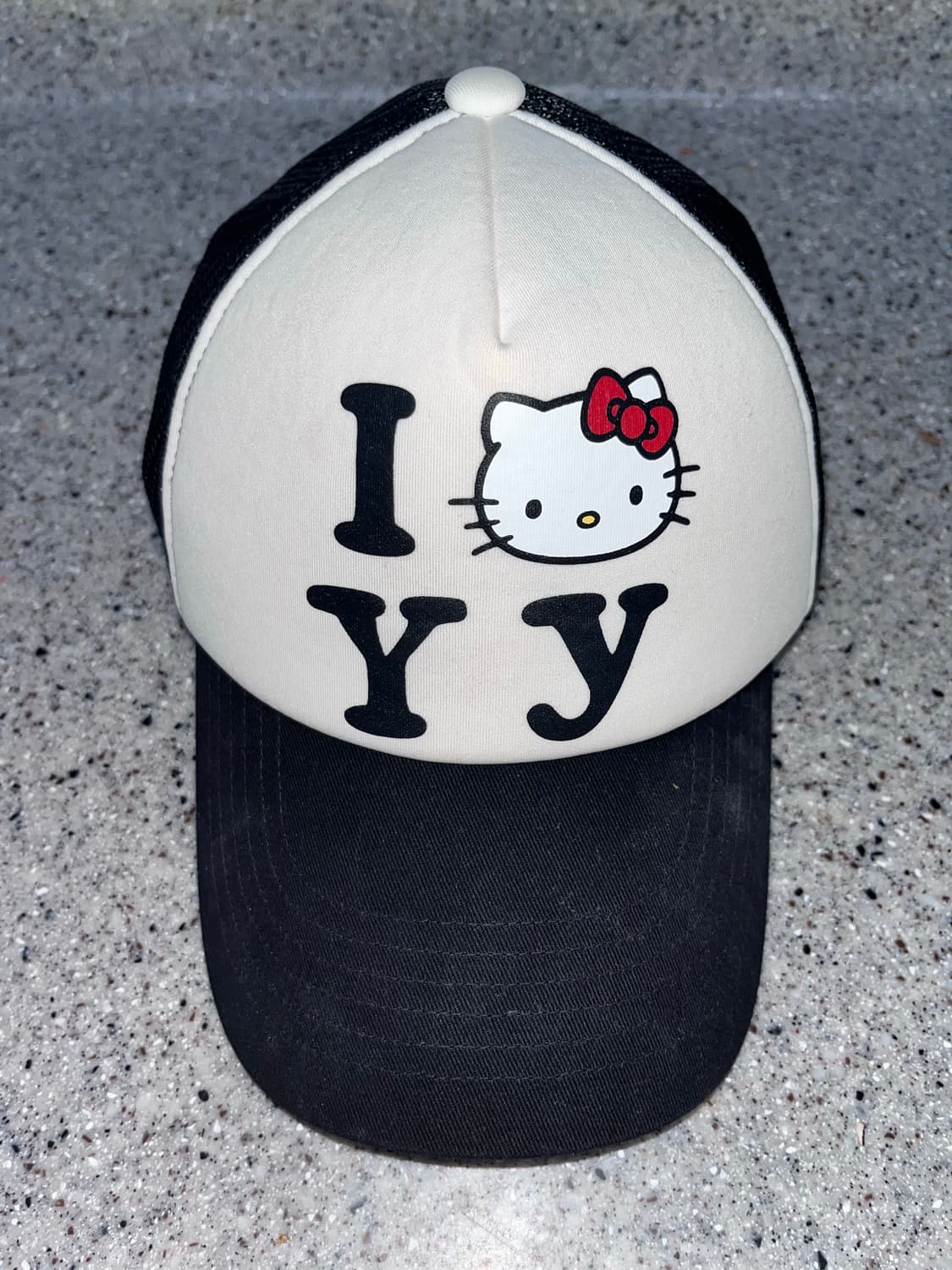 [무료배송 / 크림에서_158,000] 오픈 Yy x 헬로 키티 트러커캡 상품이미지3