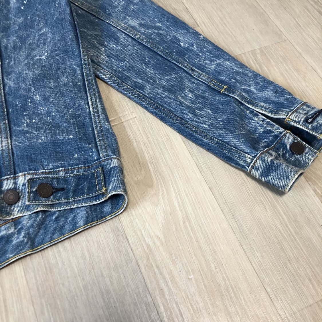 (M) 리바이스 Levi's 72334 연청 블리치드 디테일 데님 자켓 상품이미지8