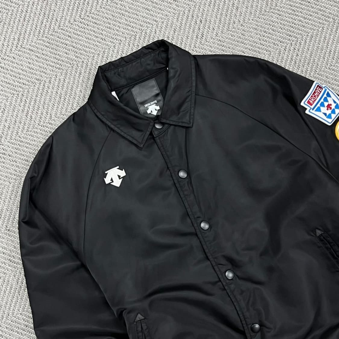 데상트 와펜 패치 바시티자켓 v0919  상품이미지3