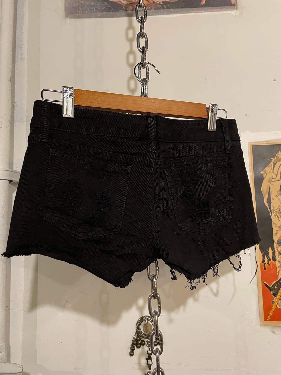 murua 그런지 디스트로이드 자수 디테일 블랙 숏팬츠 상품이미지3