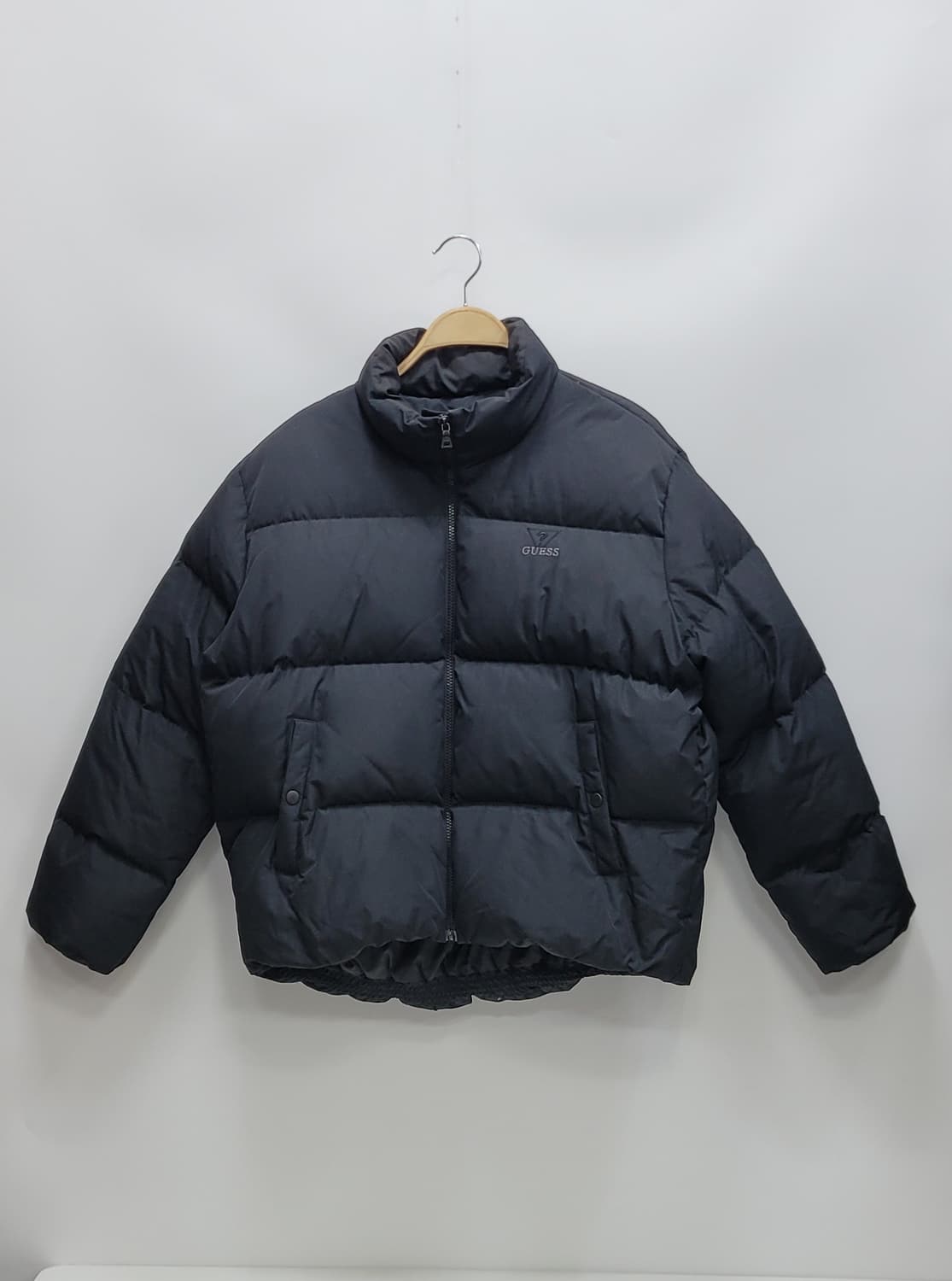 GUESS 20FW 게스 다운 숏 패딩 / 여 M (165-88A) 블랙 상품이미지1