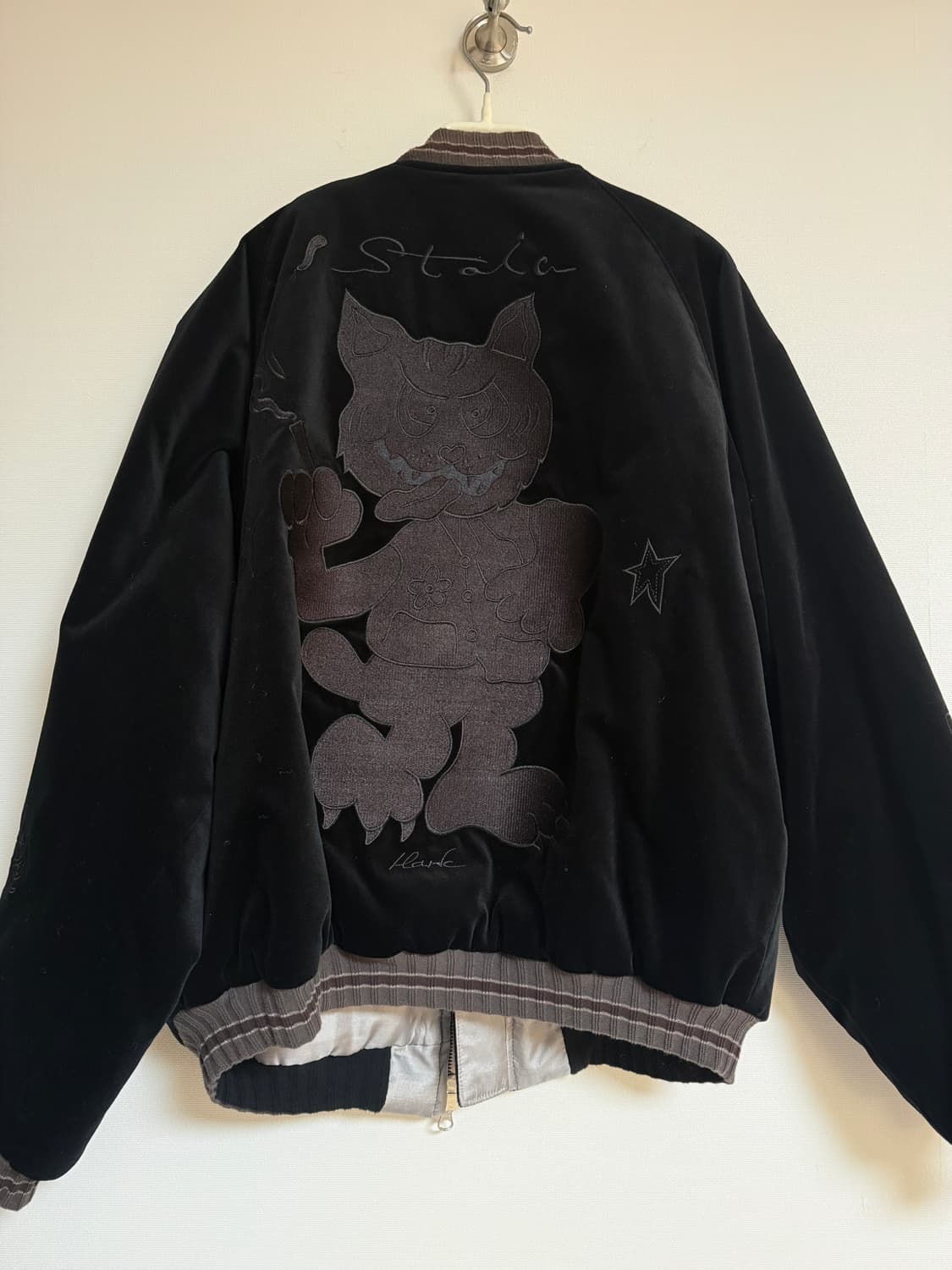 2/블랙) 폴리테루 행크 벨벳 수베니어 자켓 상품이미지3