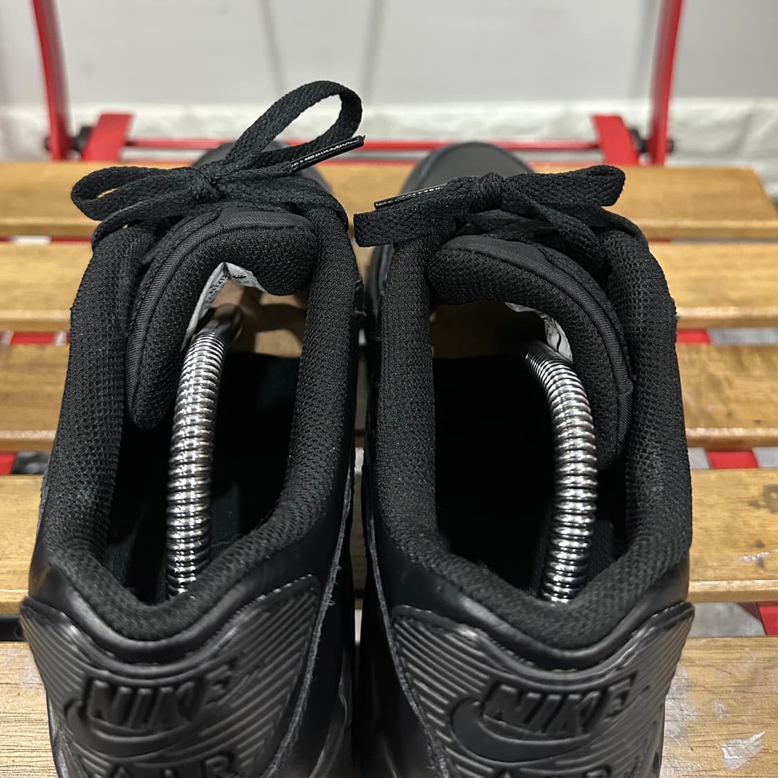 250) 나이키 운동화 남녀공용 신발 에어맥스90 올블랙 레더 상품이미지5