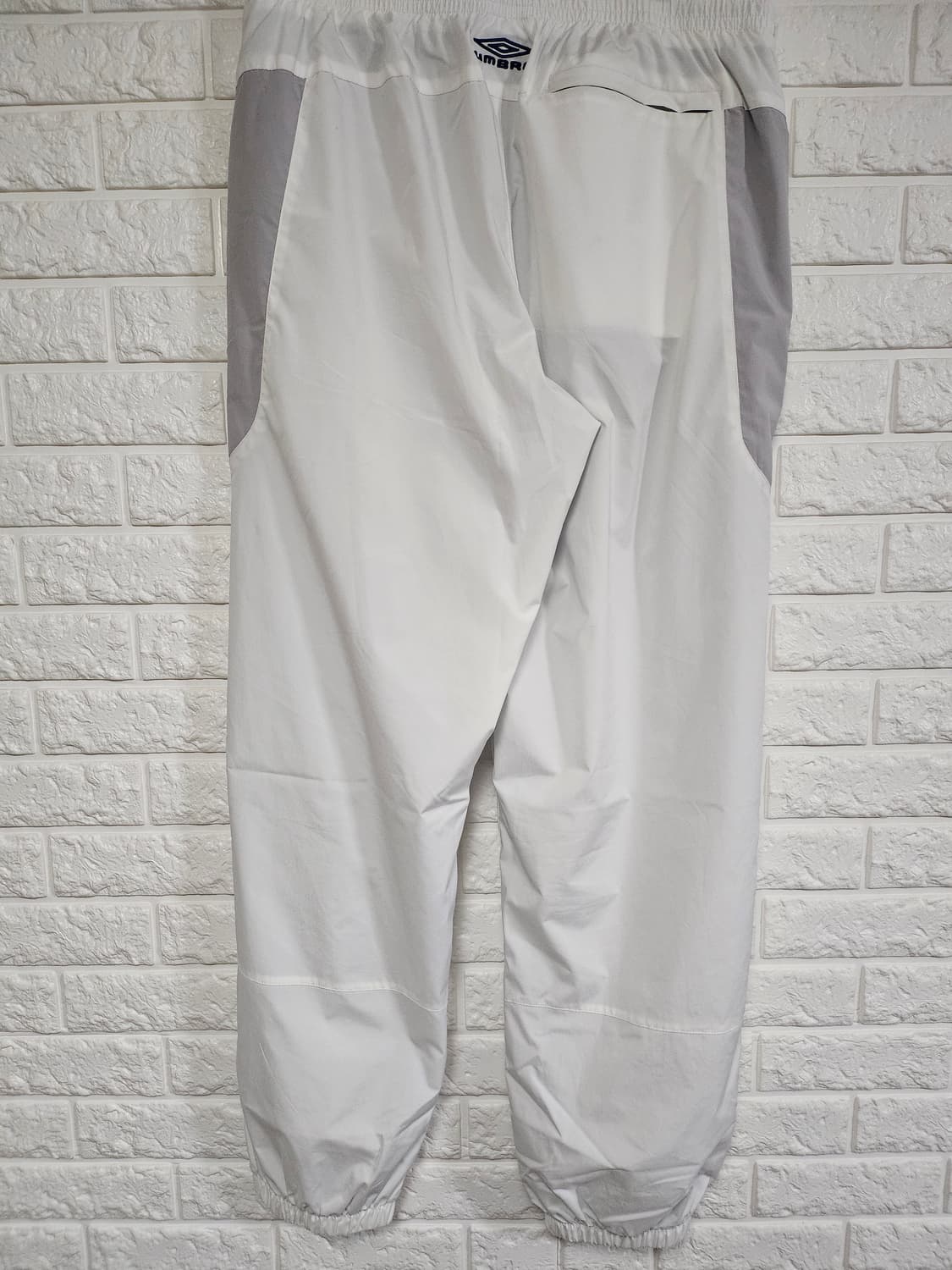 팔라스 x 엄브로 트랙 팬츠 화이트 - 24SS 상품이미지2