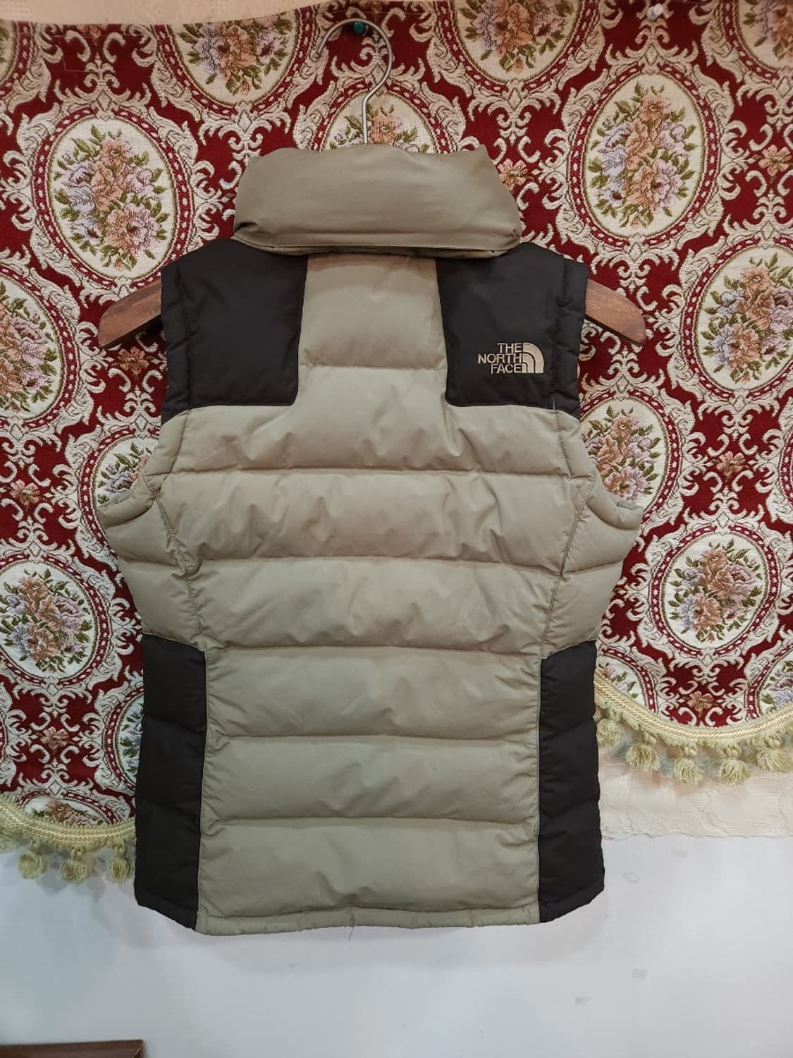 노스페이스 700  베이지 구스 패딩 조끼

 상품이미지7