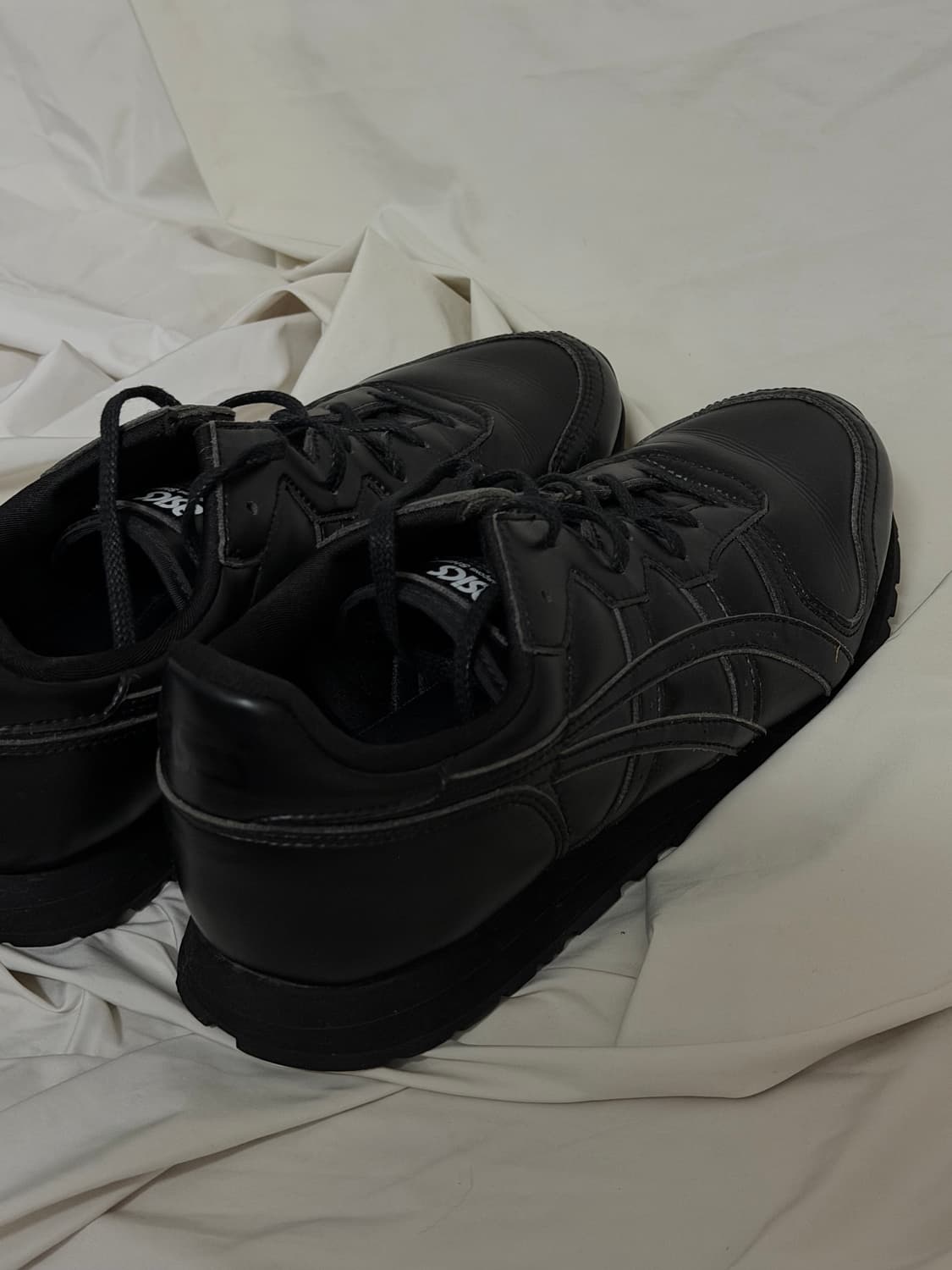 꼼데가르송 아식스 블랙 레더 스니커즈 상품이미지5