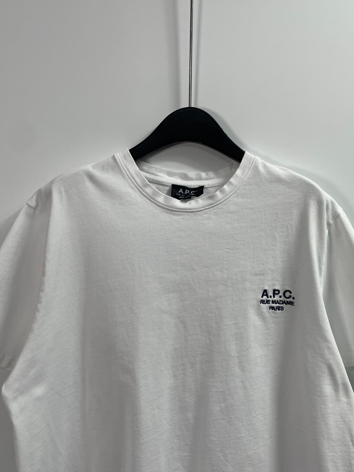 A.P.C 아페쎄 루 마담 자수 반팔티 (on.443) 상품이미지2