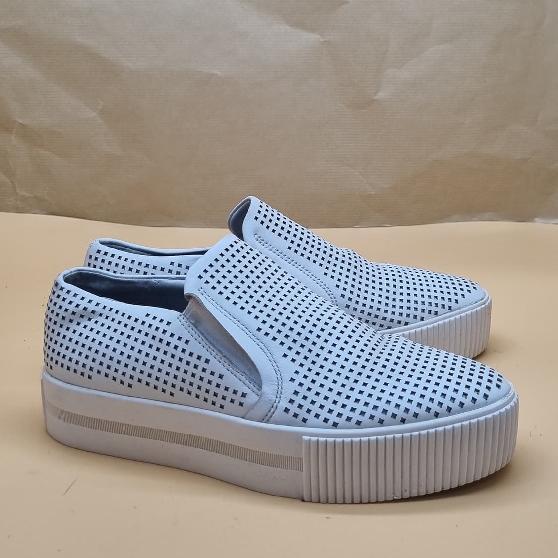 아쉬 펀칭 여성슬립온36 225-230 상품이미지1