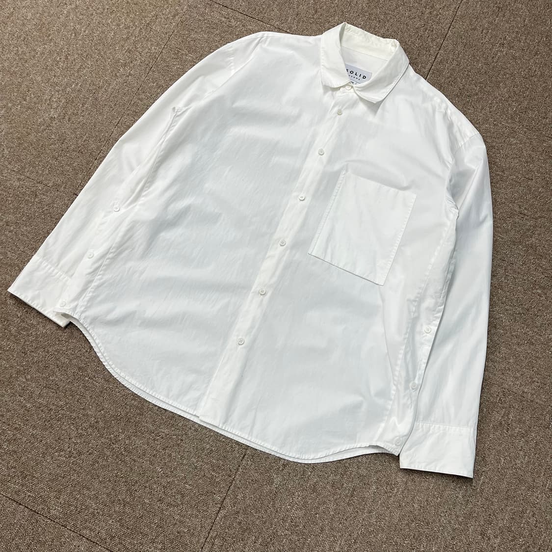 솔리드옴므 백로고 셔츠 상품이미지2