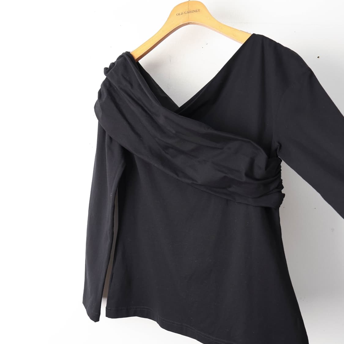 66/COS 코스 게더드 오프 더 숄더 탑 상품이미지3