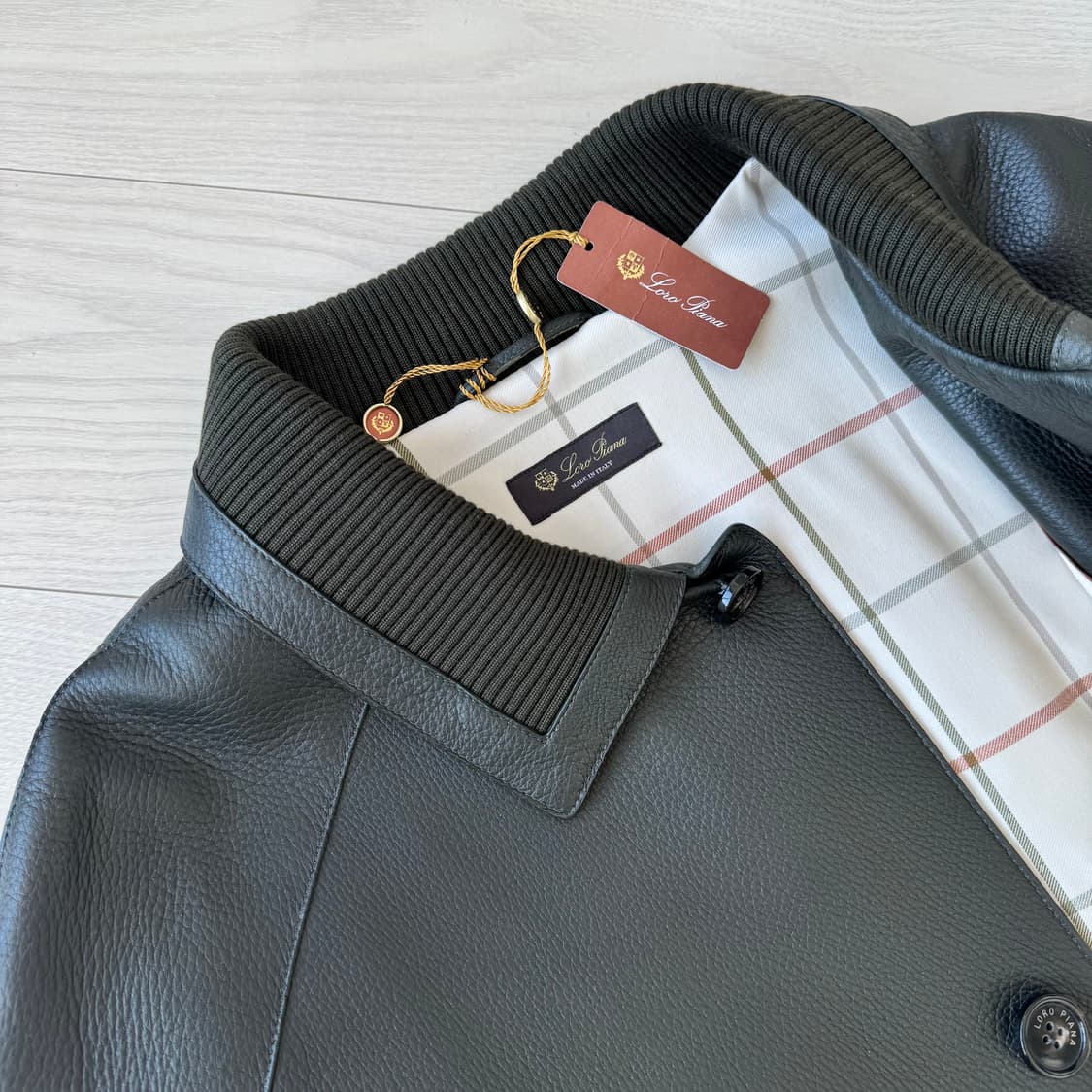 [역작,신형, 미사용] 로로피아나 극상의 이탈리안 사슴가죽 카코트 필드 상품이미지3