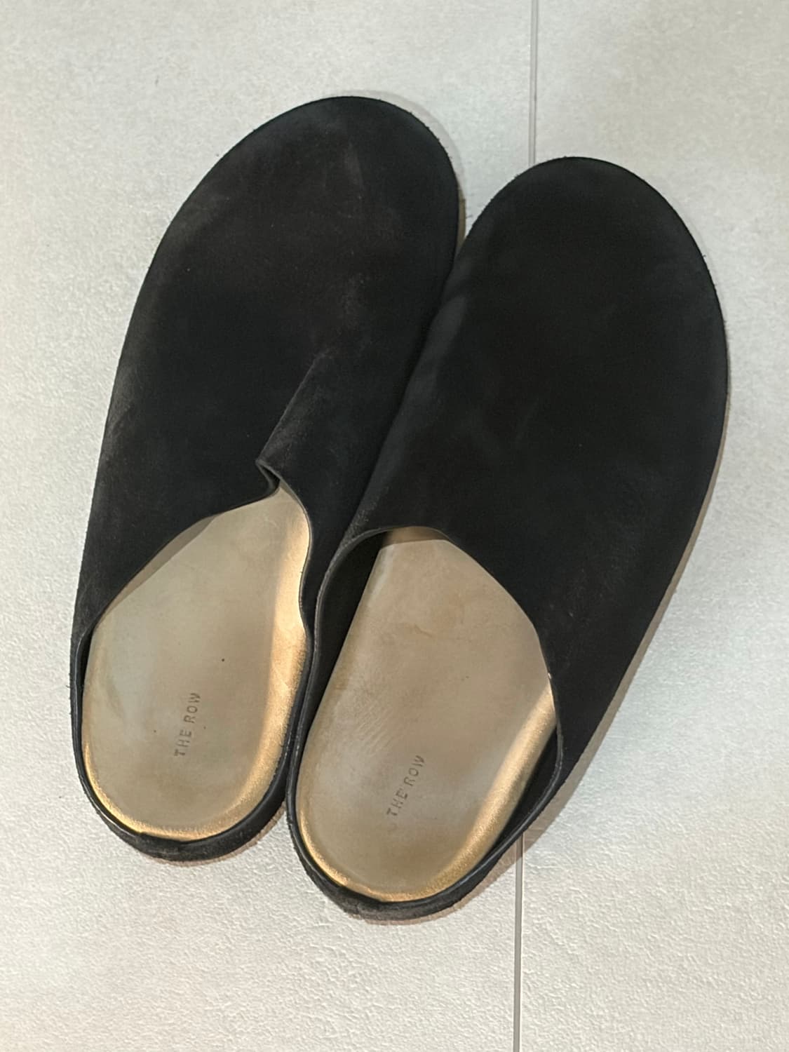 The row 휴고 스웨이드 뮬 상품이미지1