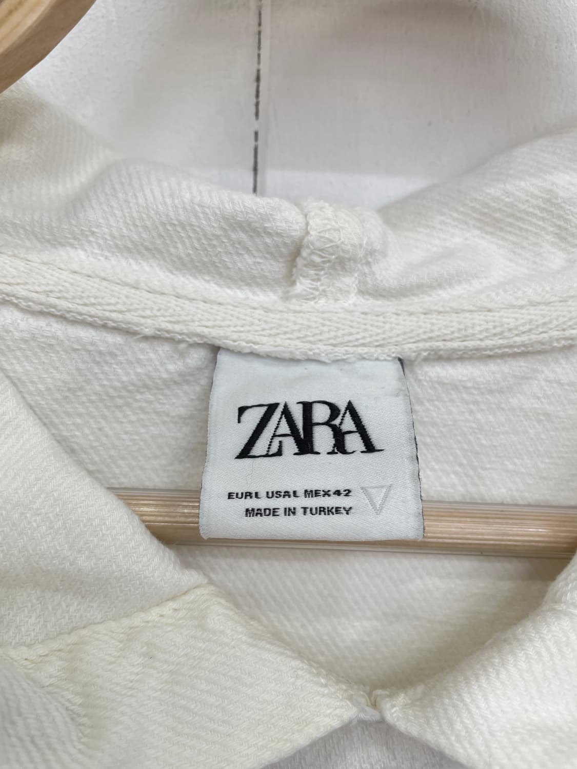 자라(ZARA) 아트워크 백프린팅 레터링 후드티 상품이미지5