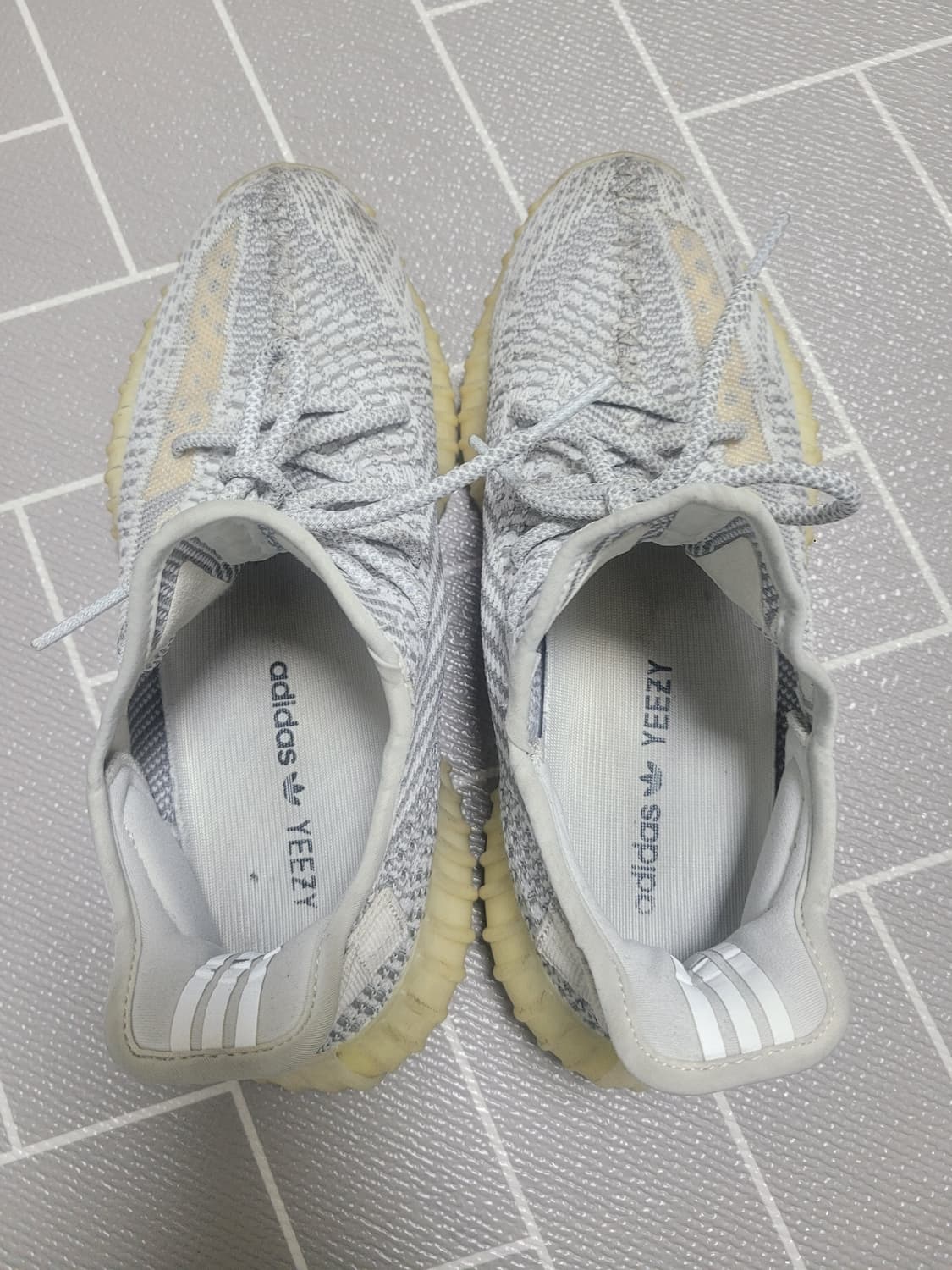 아디다스 이지 부스트 350 V2 스태틱 화이트 270 상품이미지5