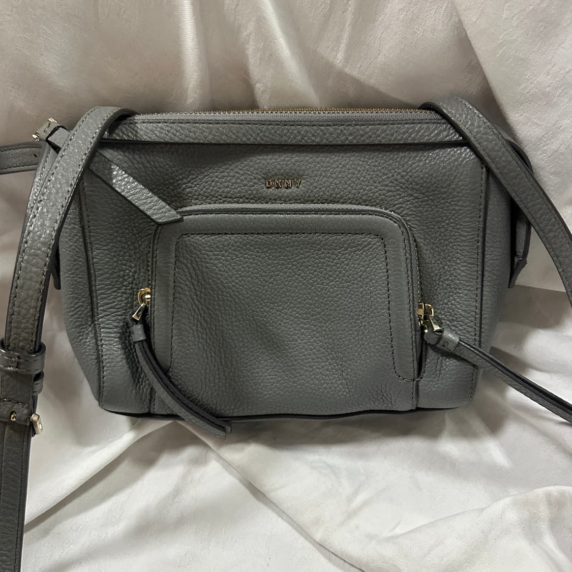DKNY 가죽 크로스백 상품이미지1