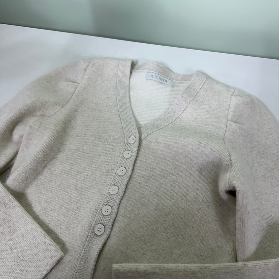 우먼S-M 우이 OUIE SEOUL 6버튼 크림 앙고라혼방 가디건 상품이미지1