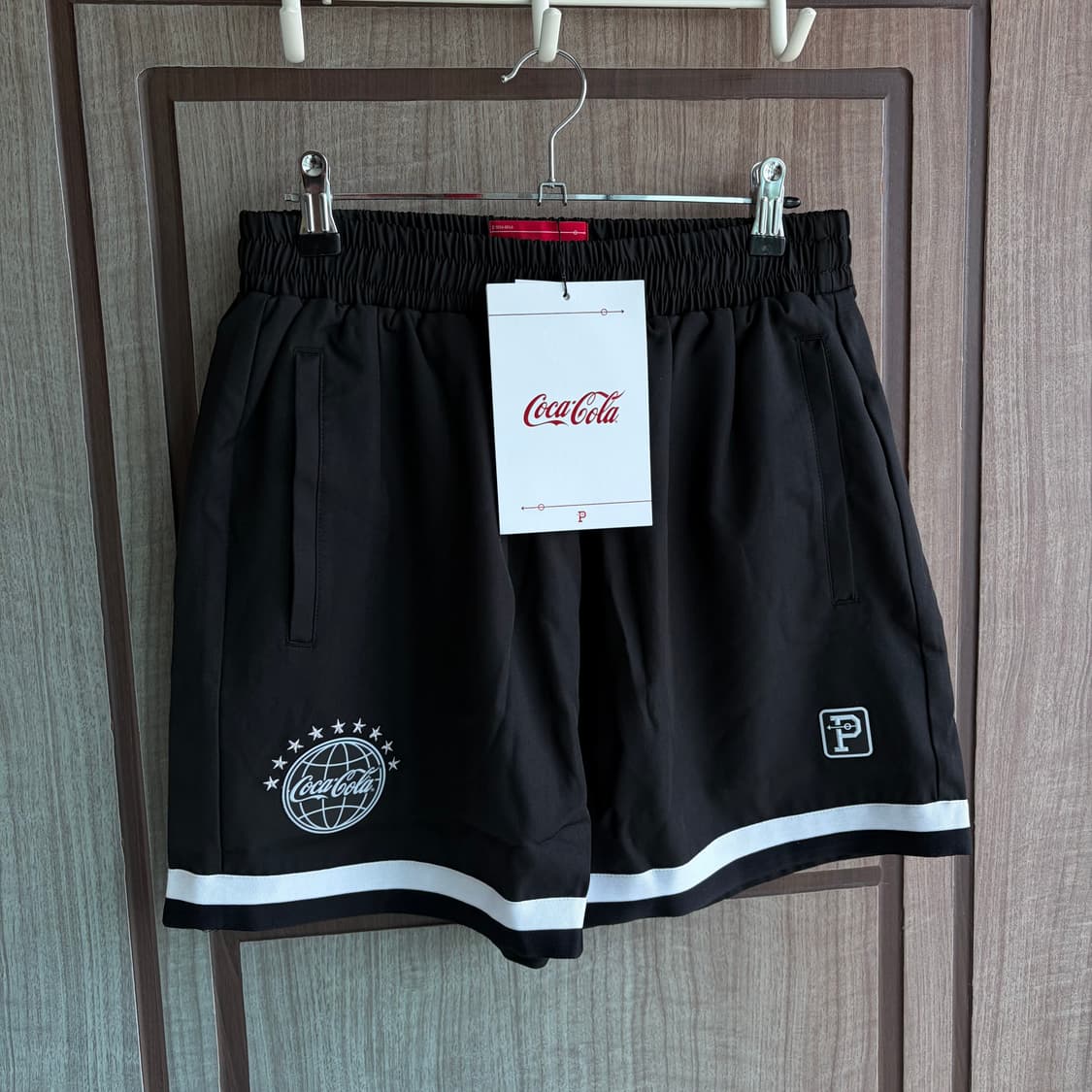 새상품(M)오버더피치x코카콜라 쇼츠 반바지 블랙 상품이미지1