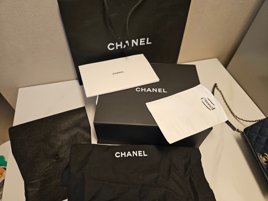 샤넬 코코핸들 스몰 네이비 금장 풀박 상품이미지7