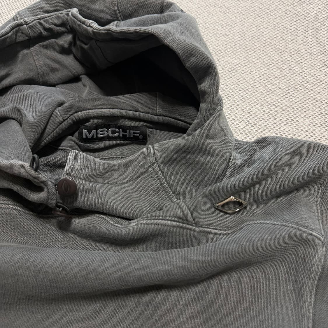 미스치프 사이드 버튼 업 크롭 후드티 상품이미지3