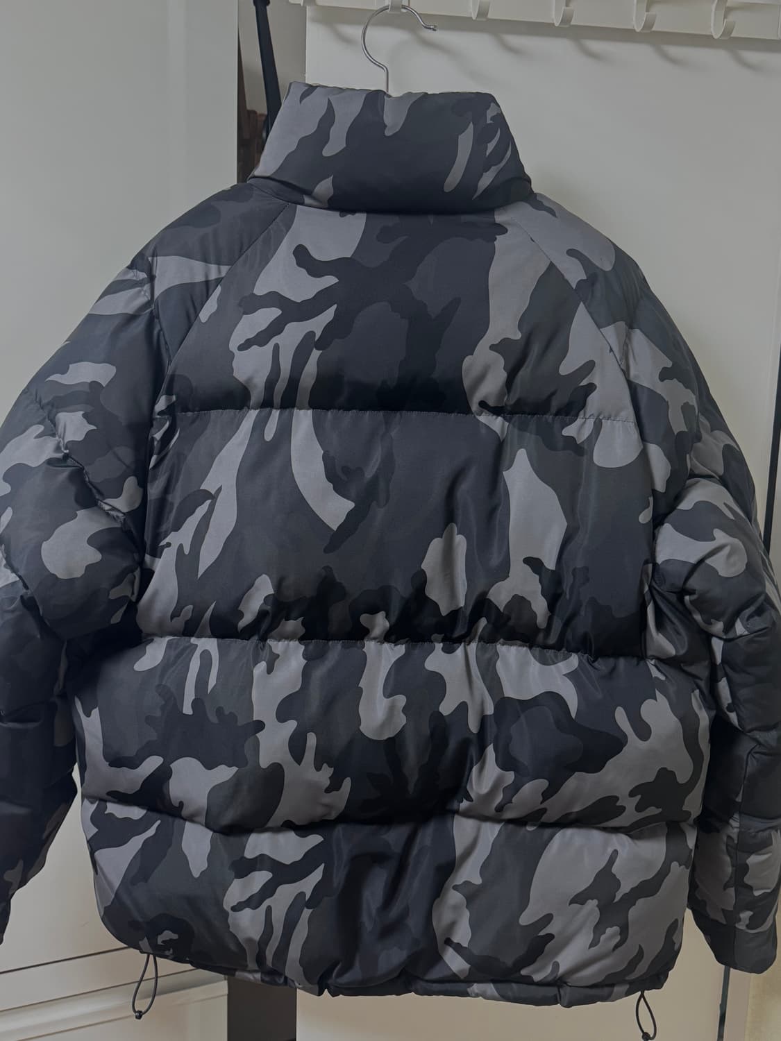 위캔더스 CAMO REVERSIBLE PADDED JK BLACK 패딩 상품이미지4