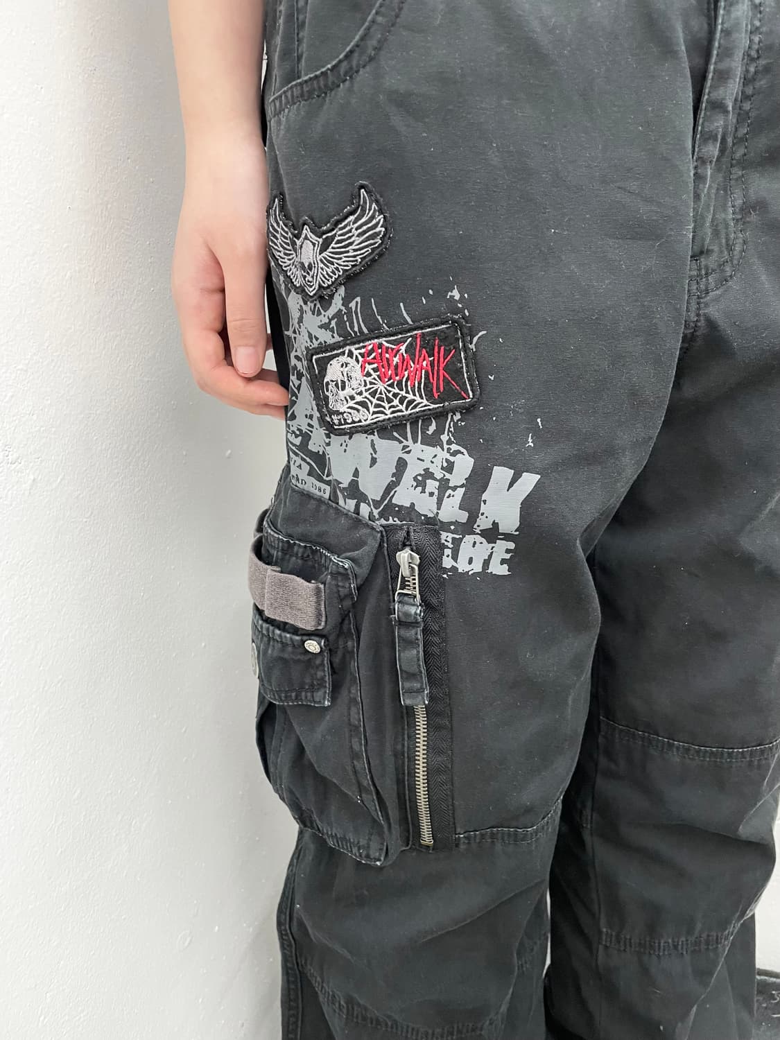 블랙 워크 자수 포켓 카고팬츠 상품이미지2