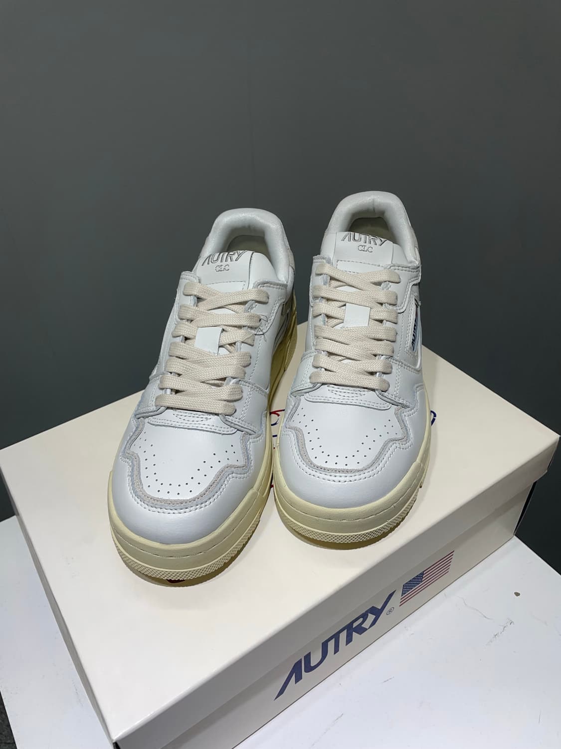 (정품/새상품) 오트리 남성 화이트 CLC 레더 스니커즈 상품이미지1
