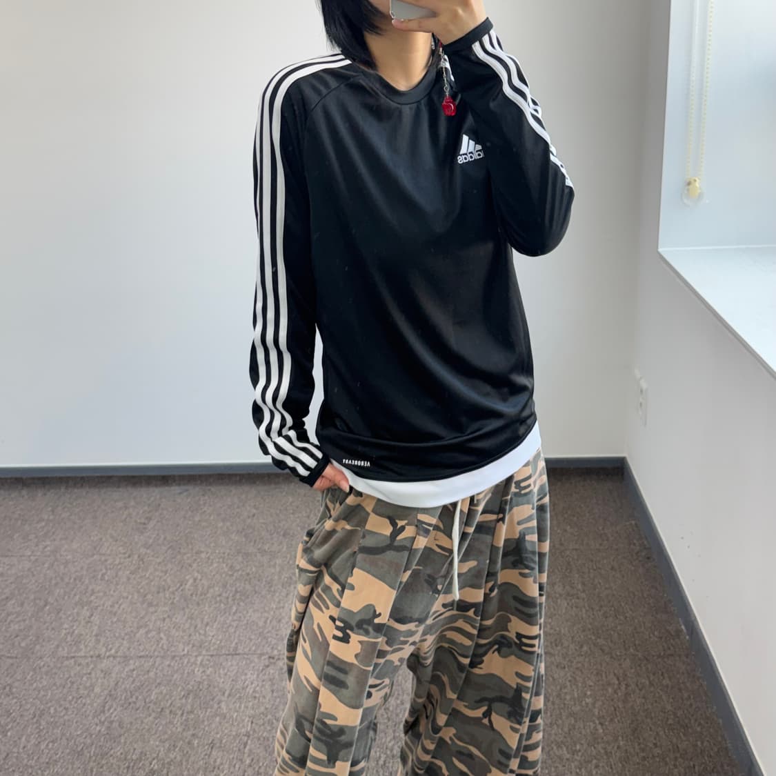 Adidas 아디다스 삼각로고 블랙 롱슬리브 상품이미지2