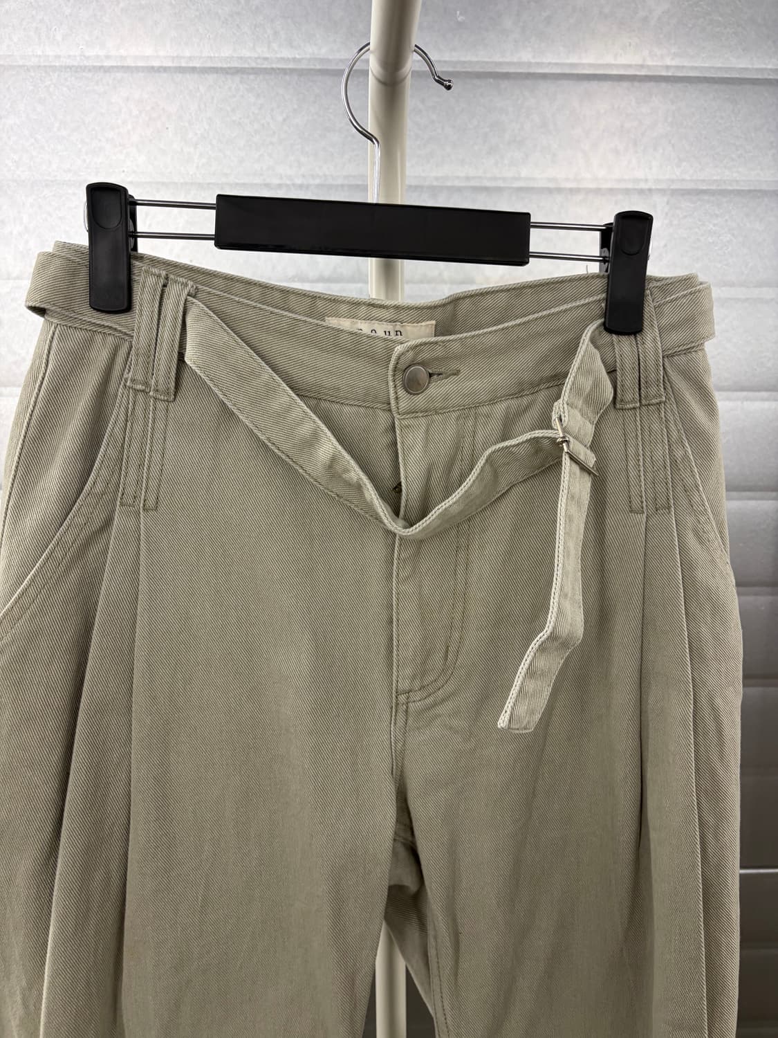 Noun chino two-tuck pants 0 상품이미지3