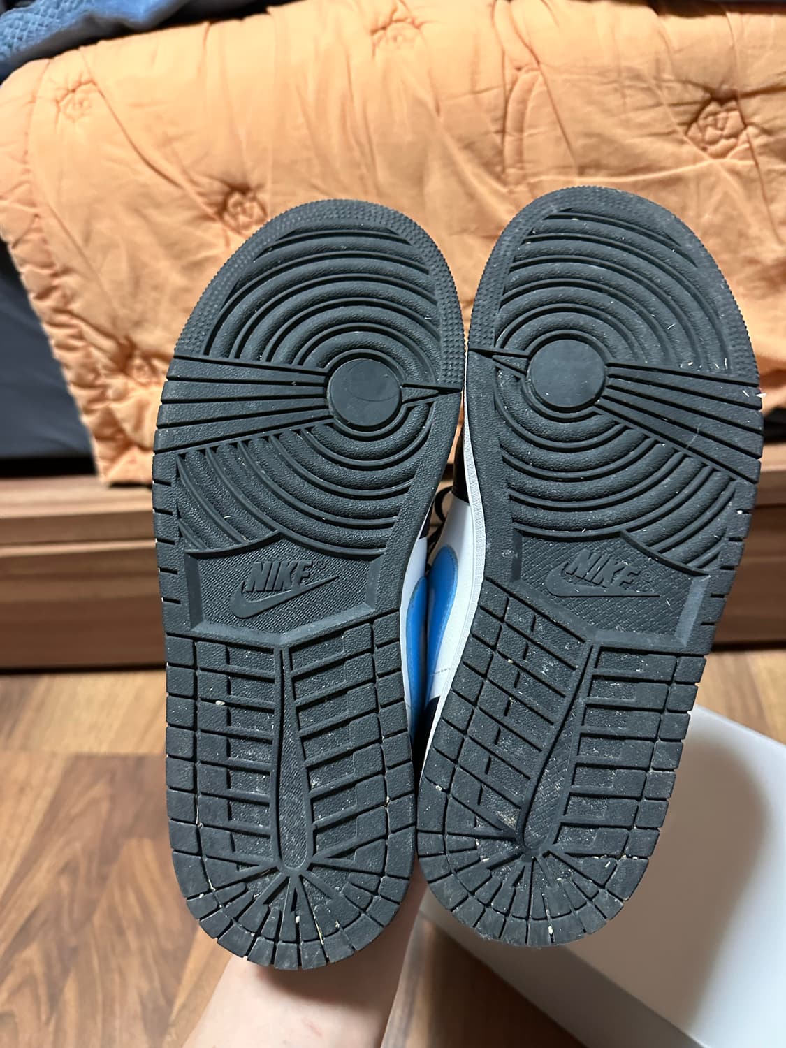 265) 에어 조던 1 로우 블랙 유니버시티 블루 (W) 상품이미지7