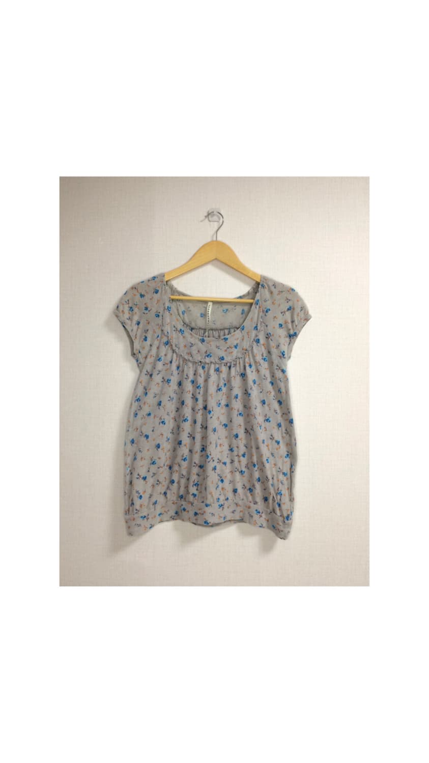 스나오 쿠와하라 그레이 플로럴 탑 상품이미지1