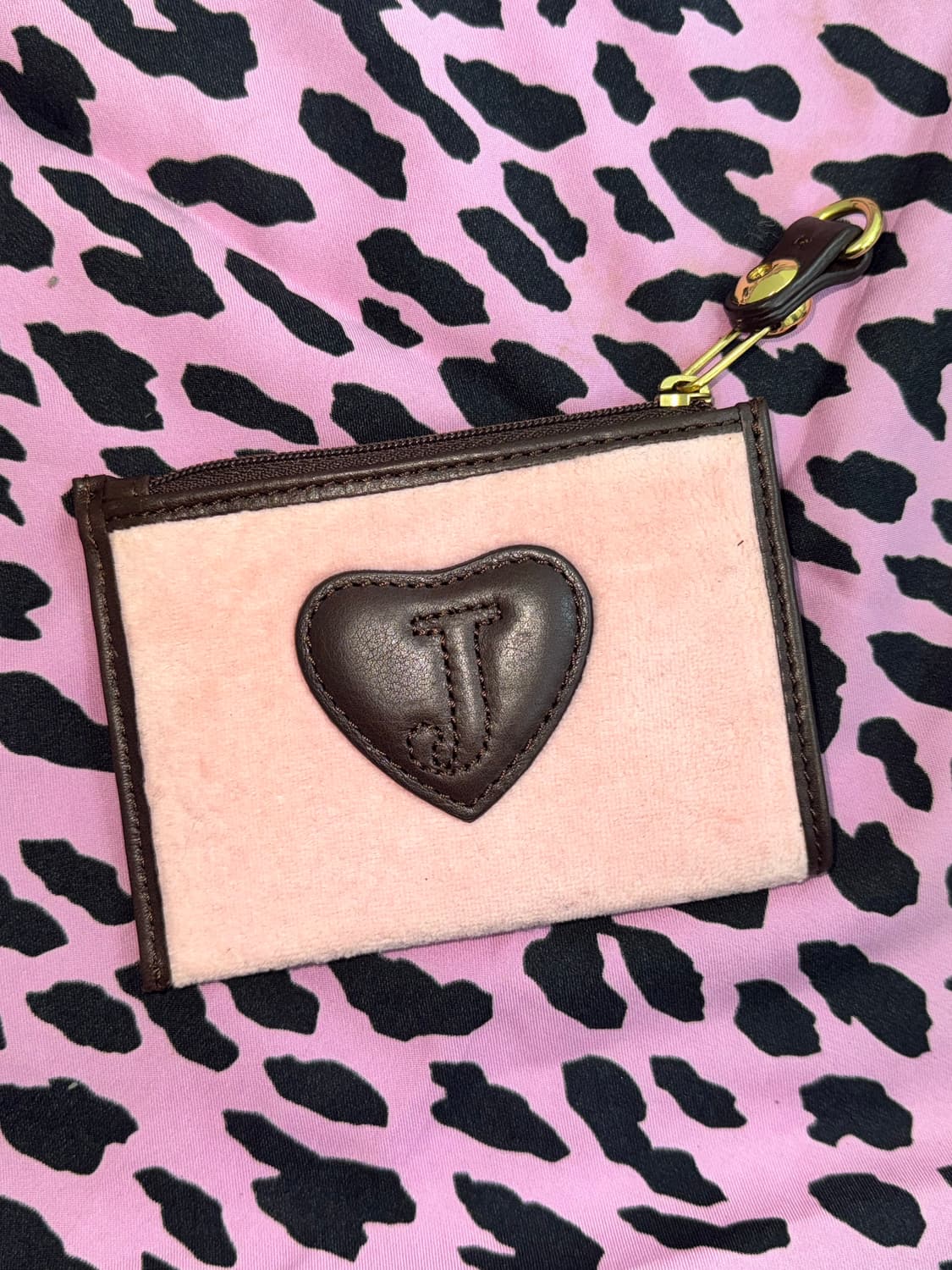 쥬시꾸뛰르 하치깔 핑크 큐빅 로고자수 디테일 카드지갑 상품이미지2