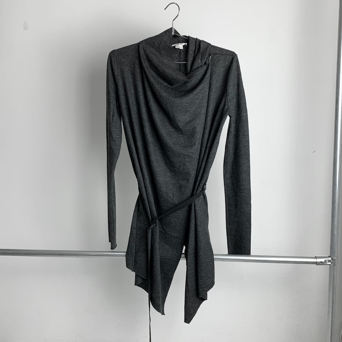 헬무트랭 드레이프 925 실버 벨트 랩 가디건 상품이미지4