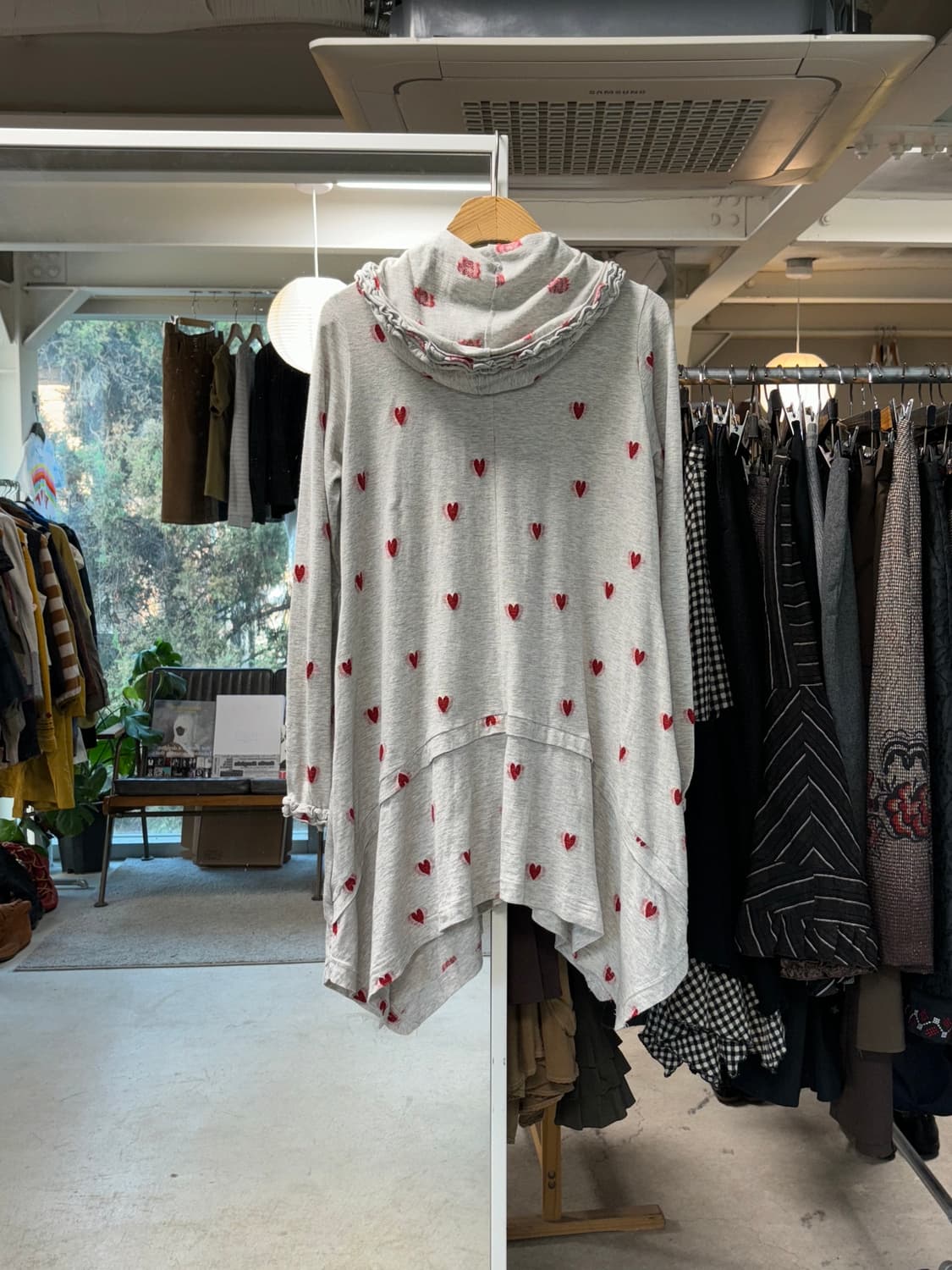 Mb lucas 하트 프릴 후드집업 상품이미지2