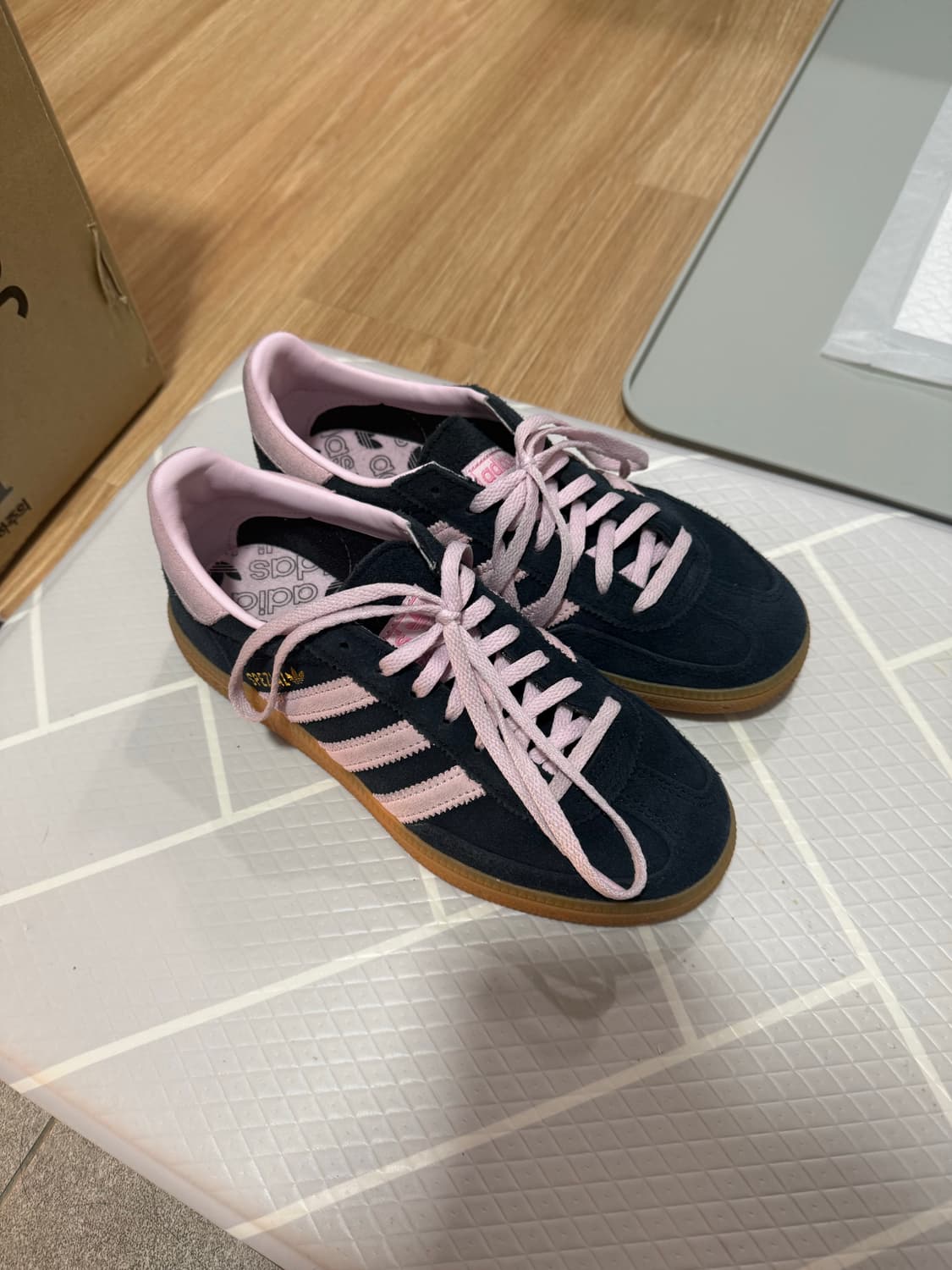 (W) 아디다스 스페지알 핸드볼 코어 블랙 클리어 핑크 220 상품이미지1