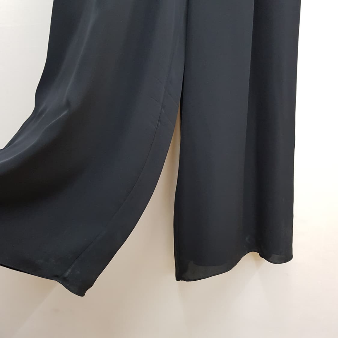 Theory 띠어리  실크 드레이프 슬리브리스 점프슈트  m사이즈 상품이미지5