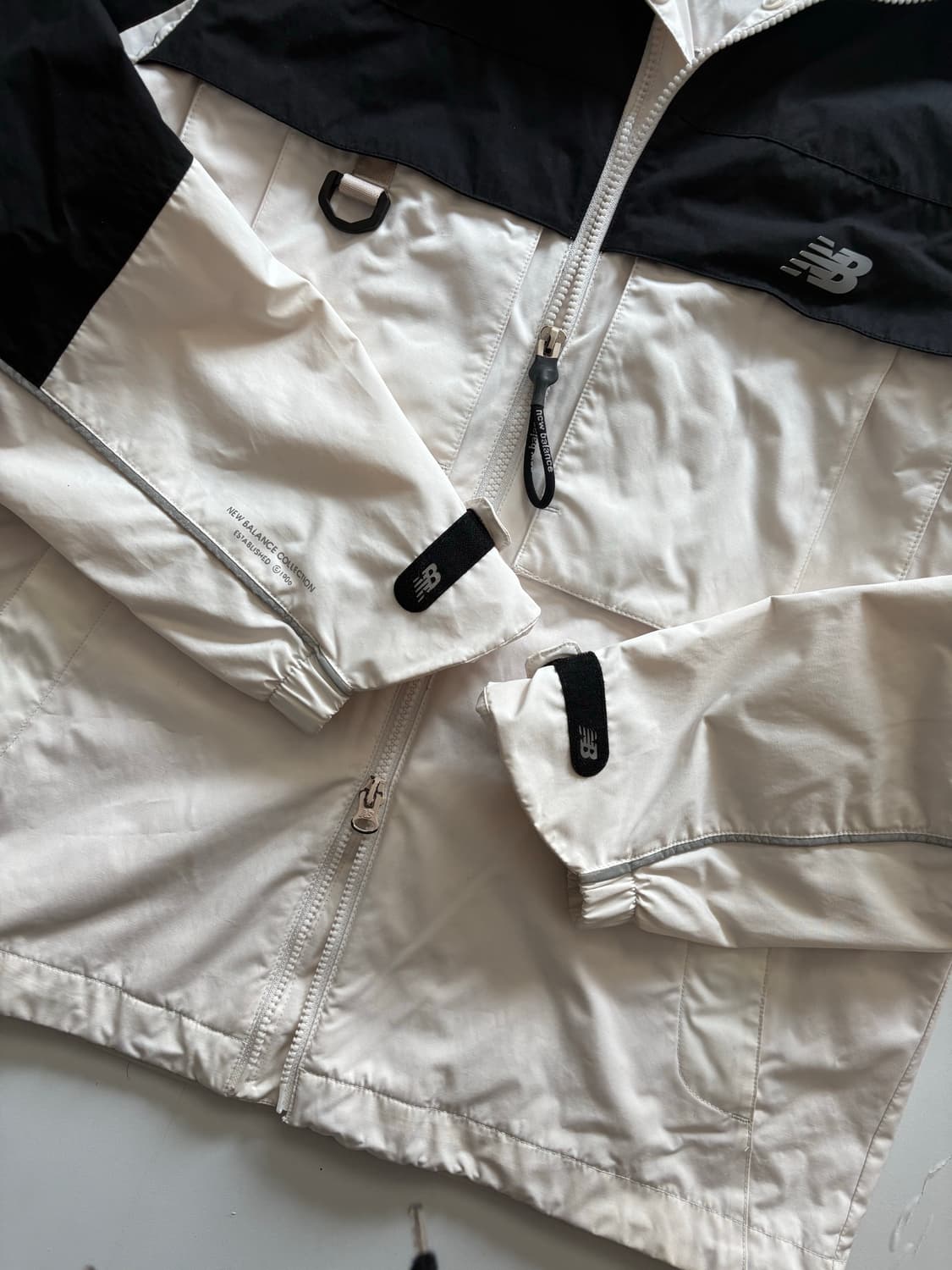 뉴발란스 오레오 바람막이 상품이미지4