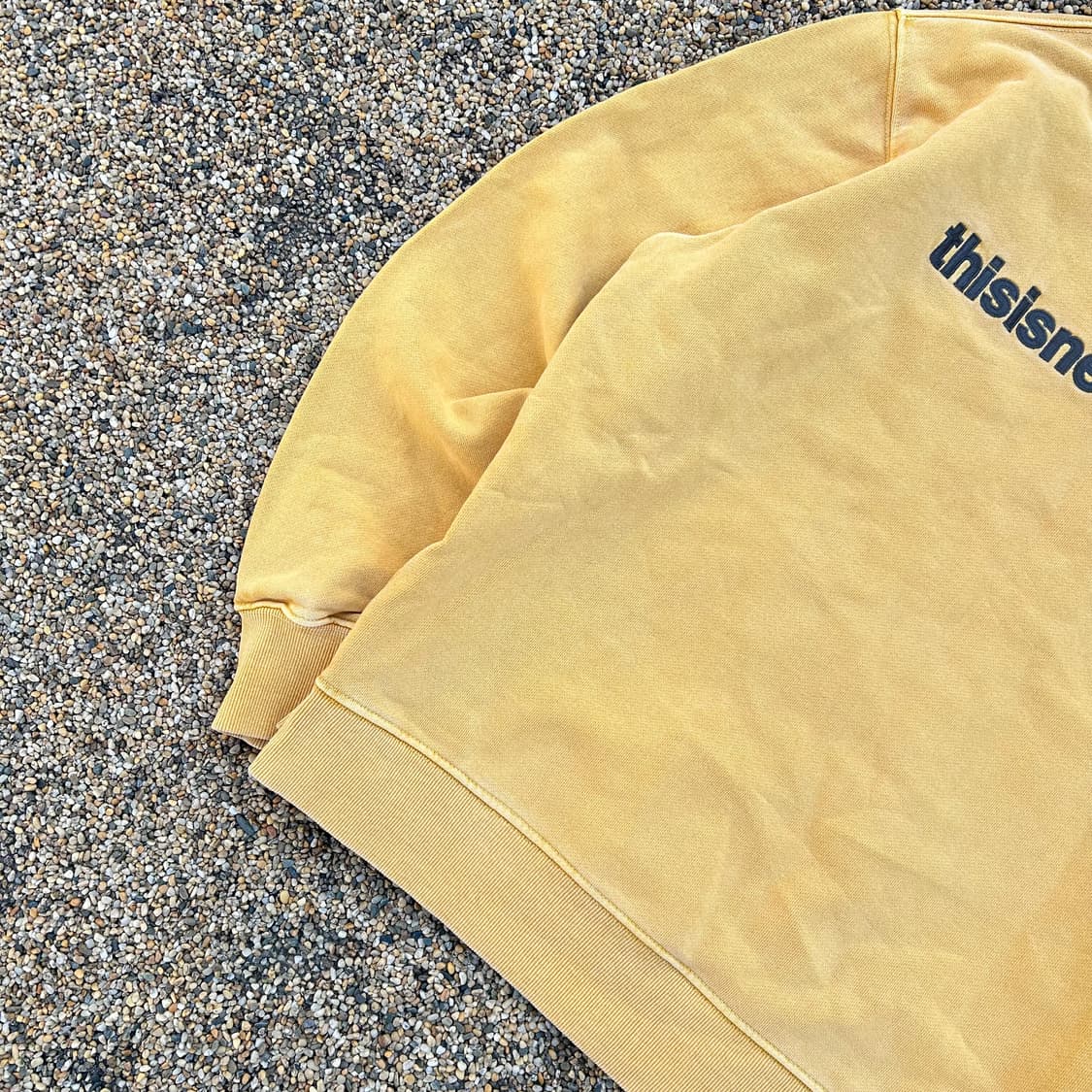 디스이스네버뎃 옐로우 맨투맨 상품이미지3