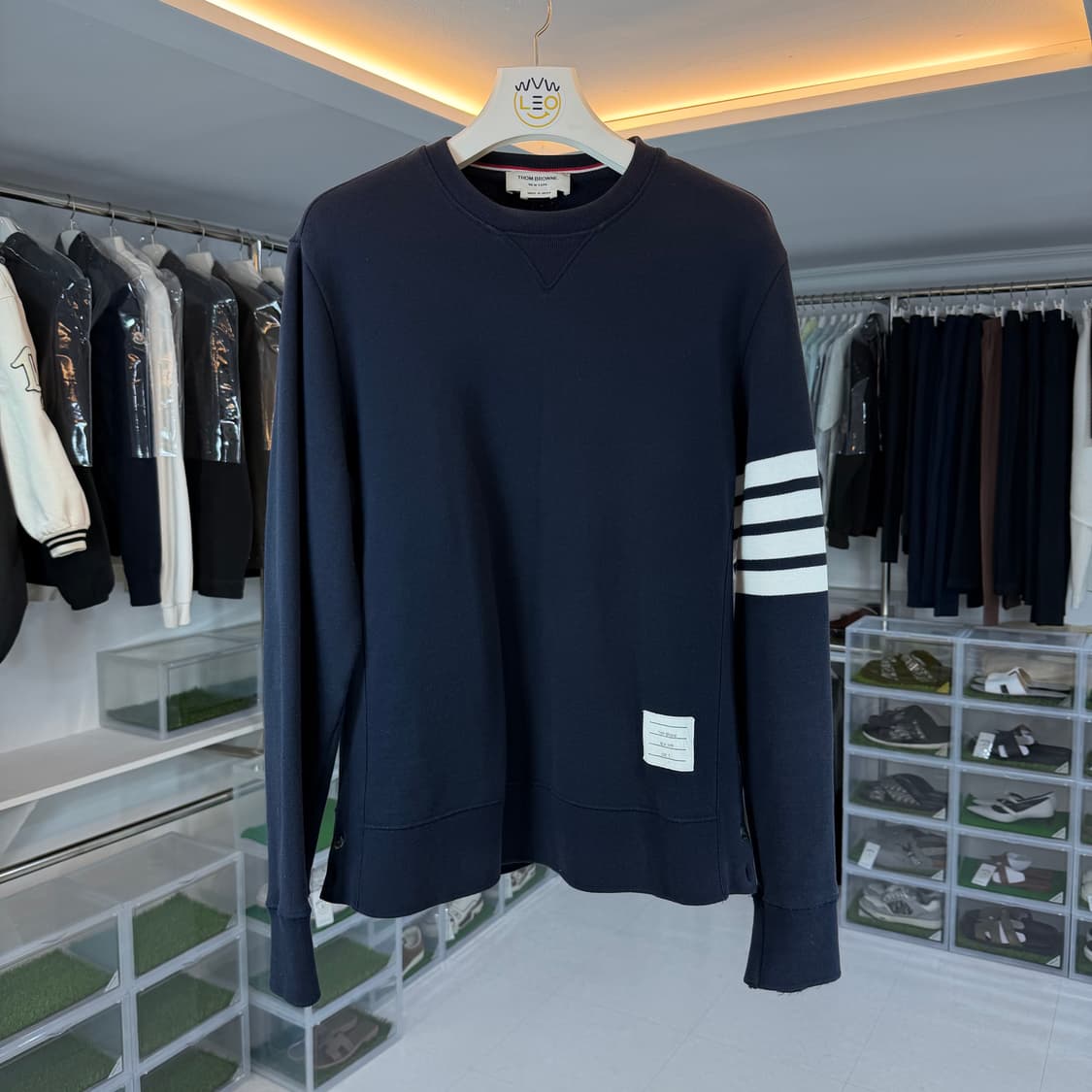 [리오브전포점] 톰브라운 사선 완장 자수 맨투맨 상품이미지1