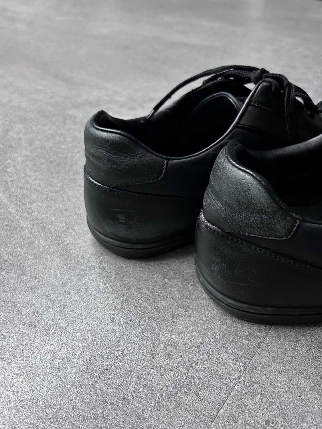 루이비통 로우 레더 스니커즈 상품이미지5