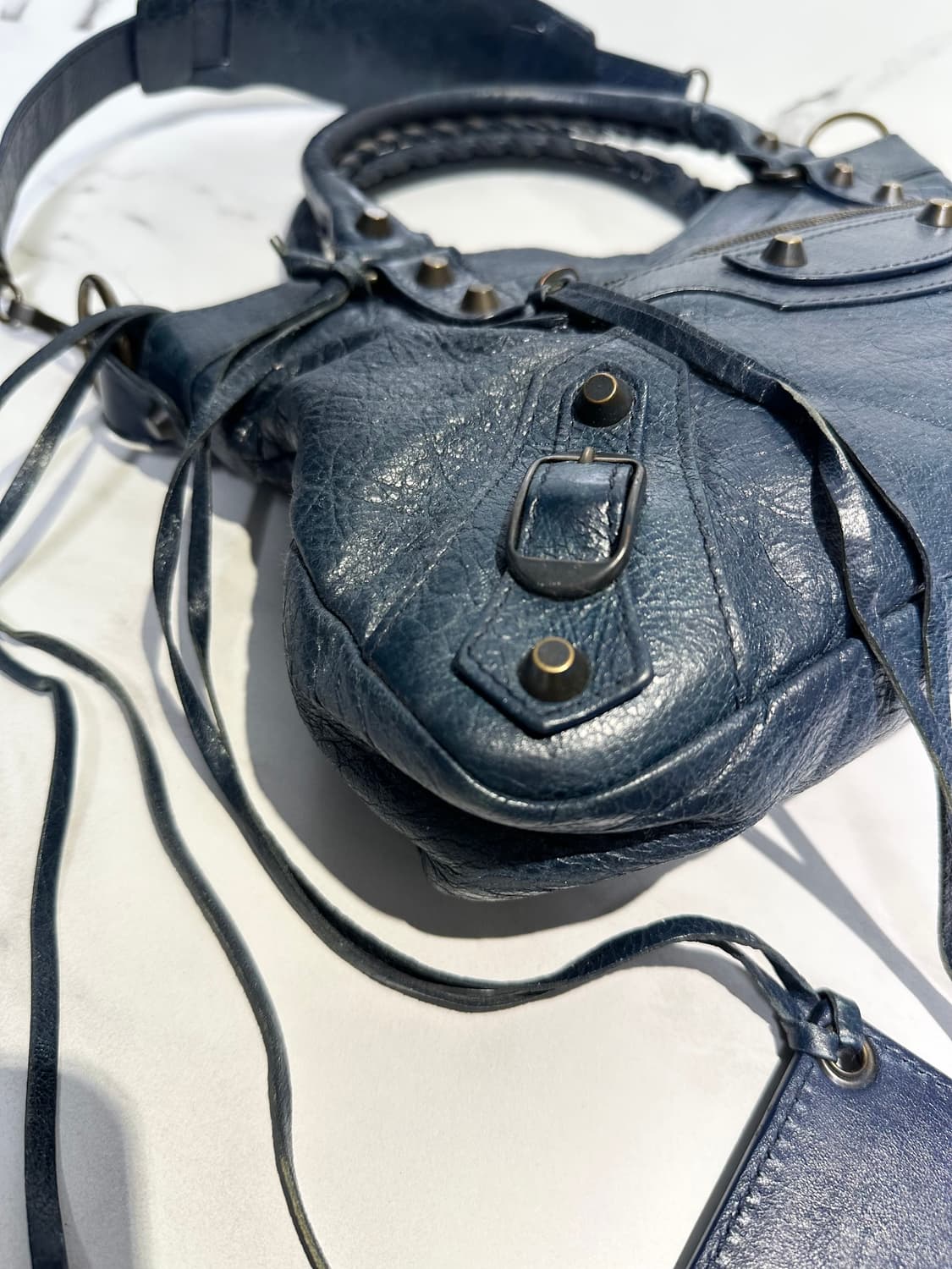 ❌거래중[A+ 정품] 발렌시아가 시티 모터백 퍼스트 다크네이비 상품이미지4