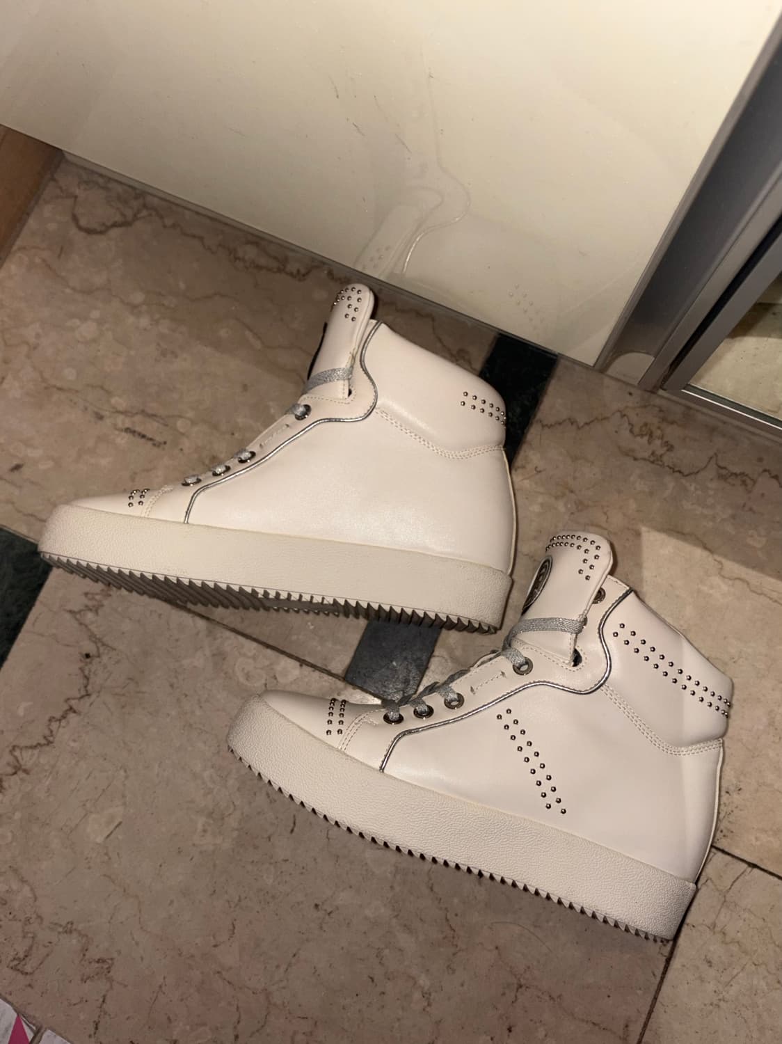 에고이스트 스터드 하이탑 웨지 스니커즈 상품이미지4