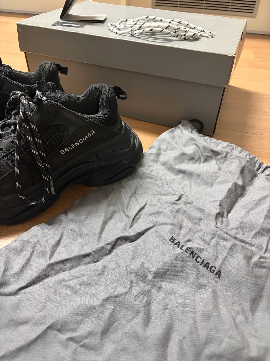 발렌시아가 트리플S 올블랙 40 상품이미지1