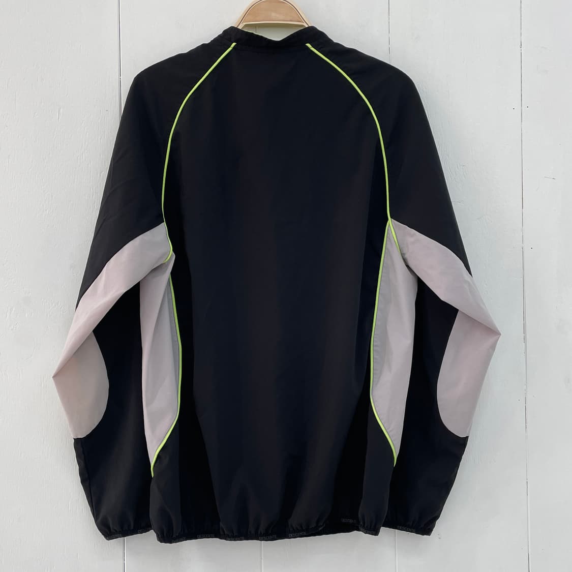 데상트 라인 배색 반집업 풀오버 바람막이 상품이미지5