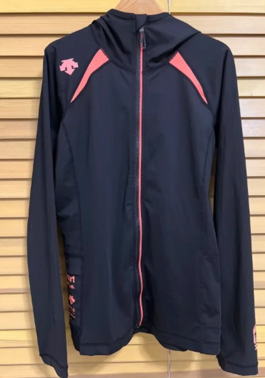 데상트 여성 기능성 후드집업점퍼 95 상품이미지2