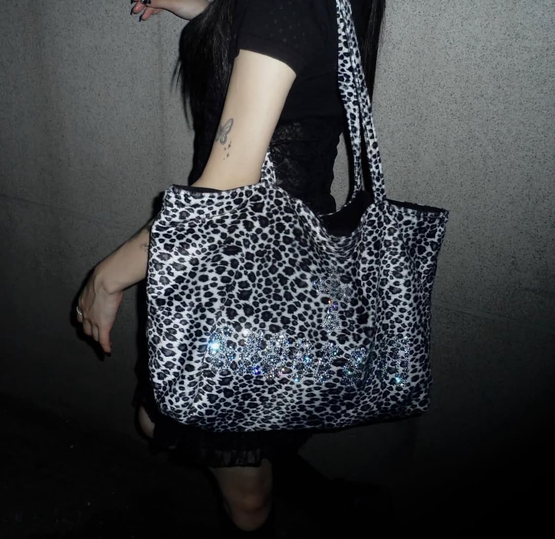 유령도시 레오파드 숄더백 블랙 상품이미지1