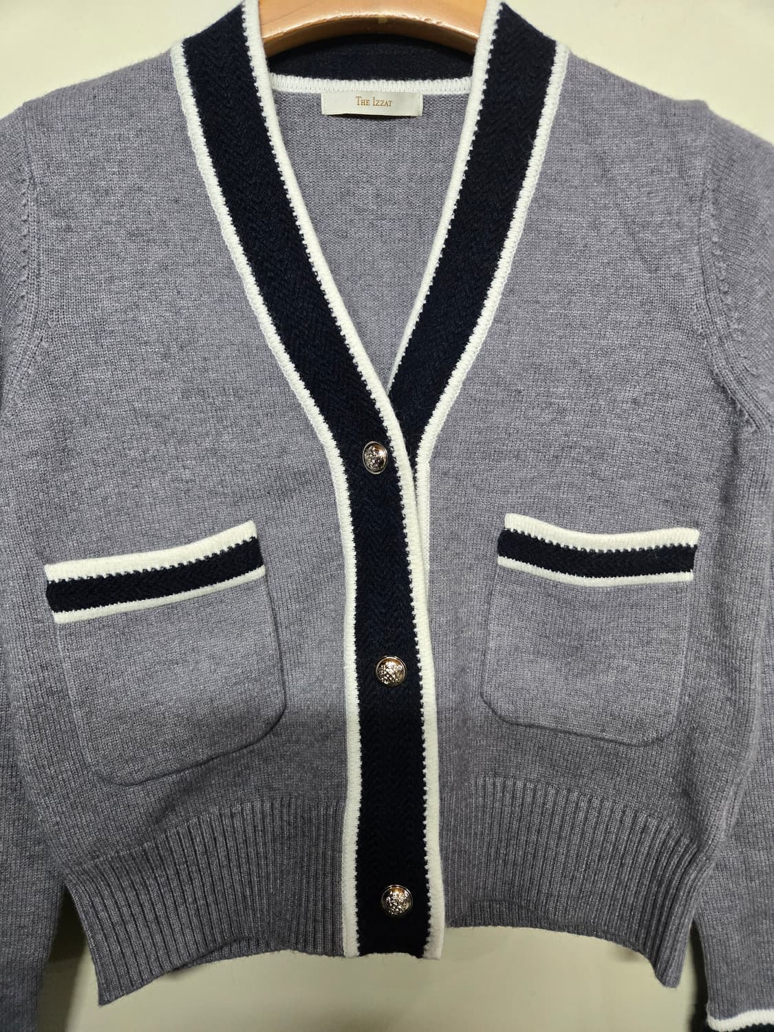 The IZZAT  아이잗 배색 니트 가디건 90 상품이미지3