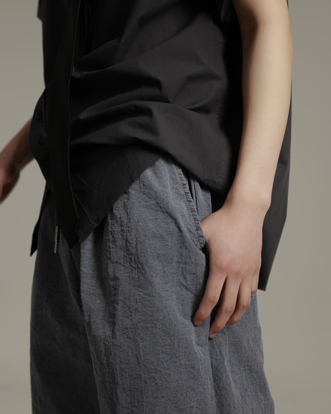 여운코리아 파라슈트 나일론 팬츠 (차콜) 상품이미지2