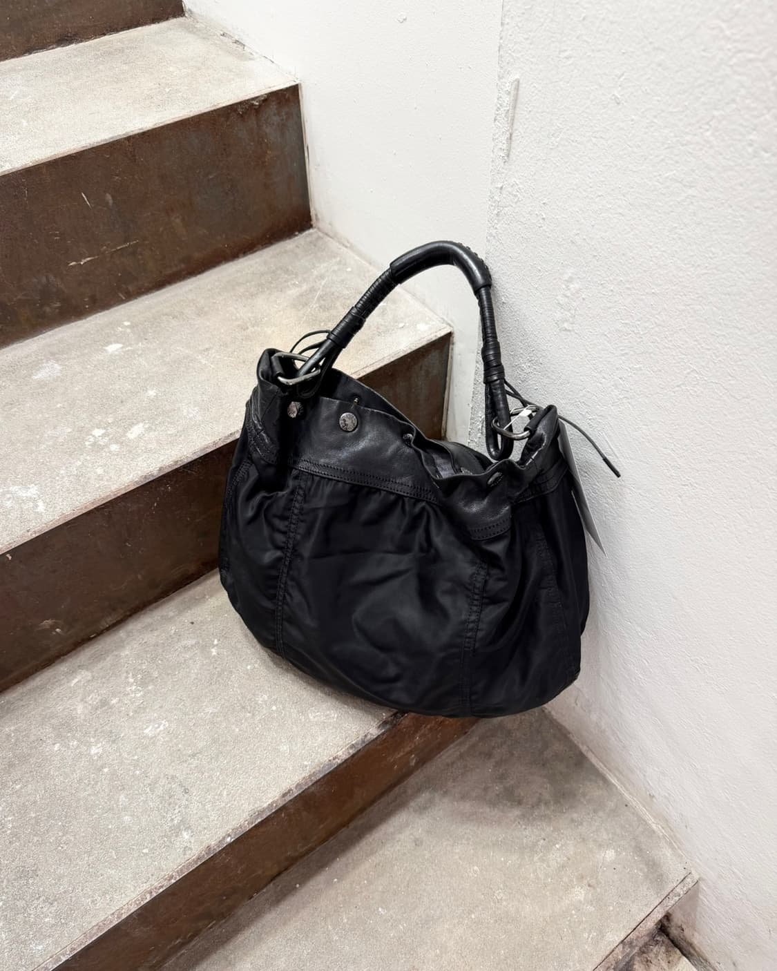 프라다 블랙 나일론 레더 호보백 상품이미지1