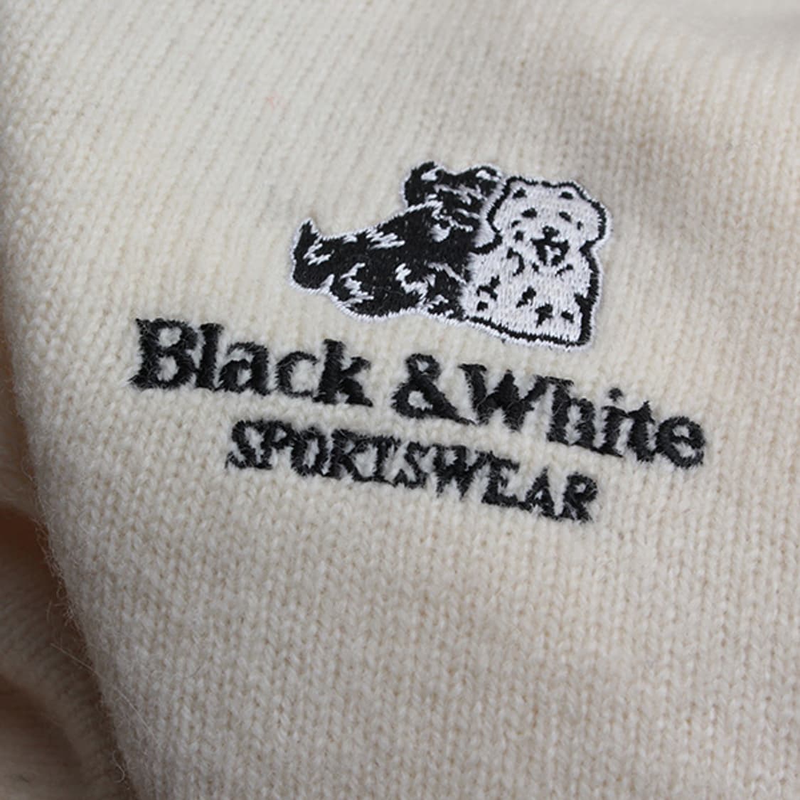 블랙앤화이트 스포츠웨어 아이보리 순모 니트 상의 66 상품이미지3